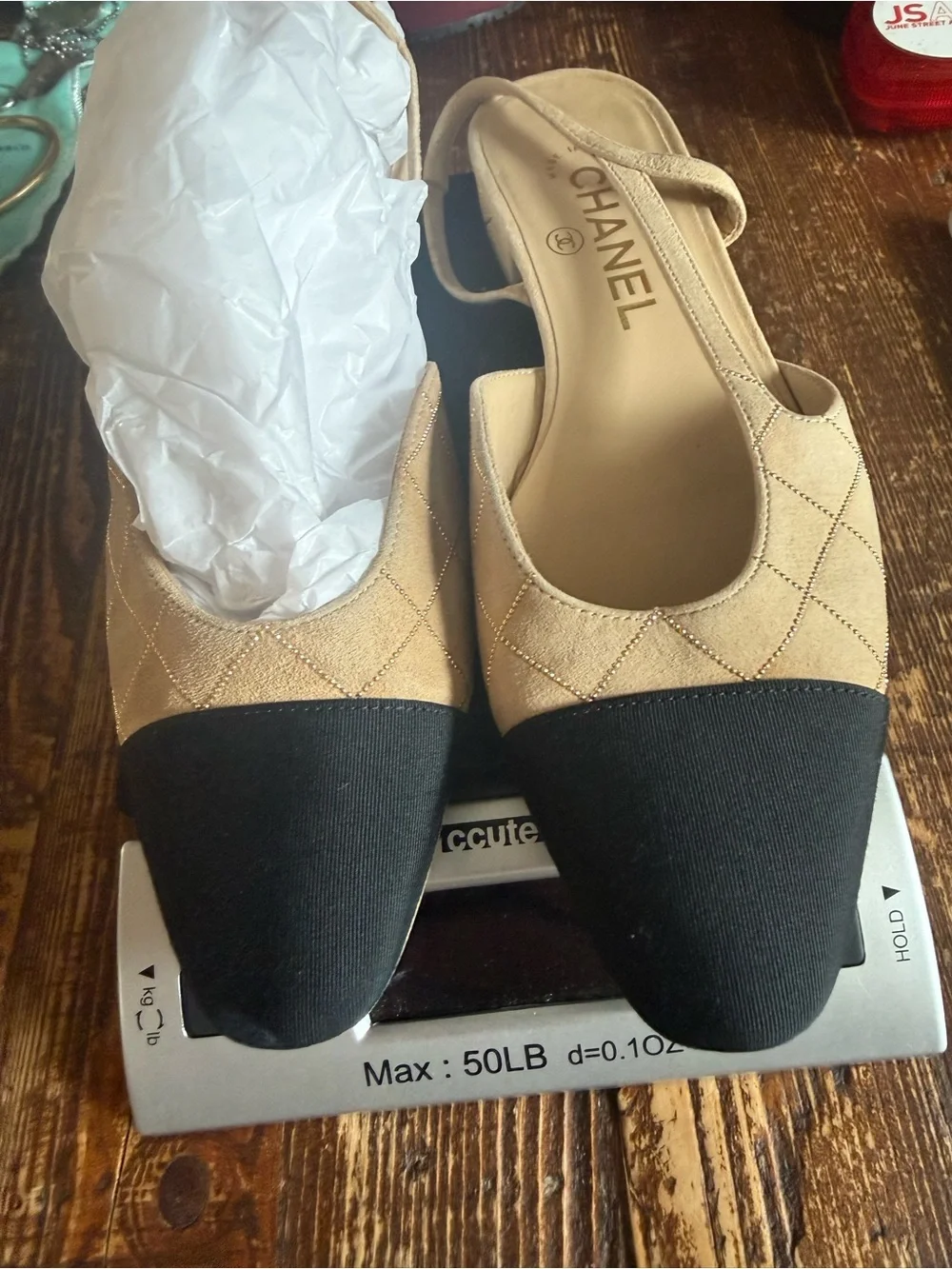 CHANEL Beige Quilted Slingback Flats with Black Cap Toe - Picture 2 of 11